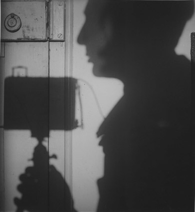 Autoportrait, Paris, 1927 © André Kertész